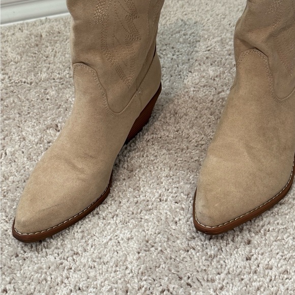 Madden Girl Redford Sand Suede Western Boots - Picture 2 of 6